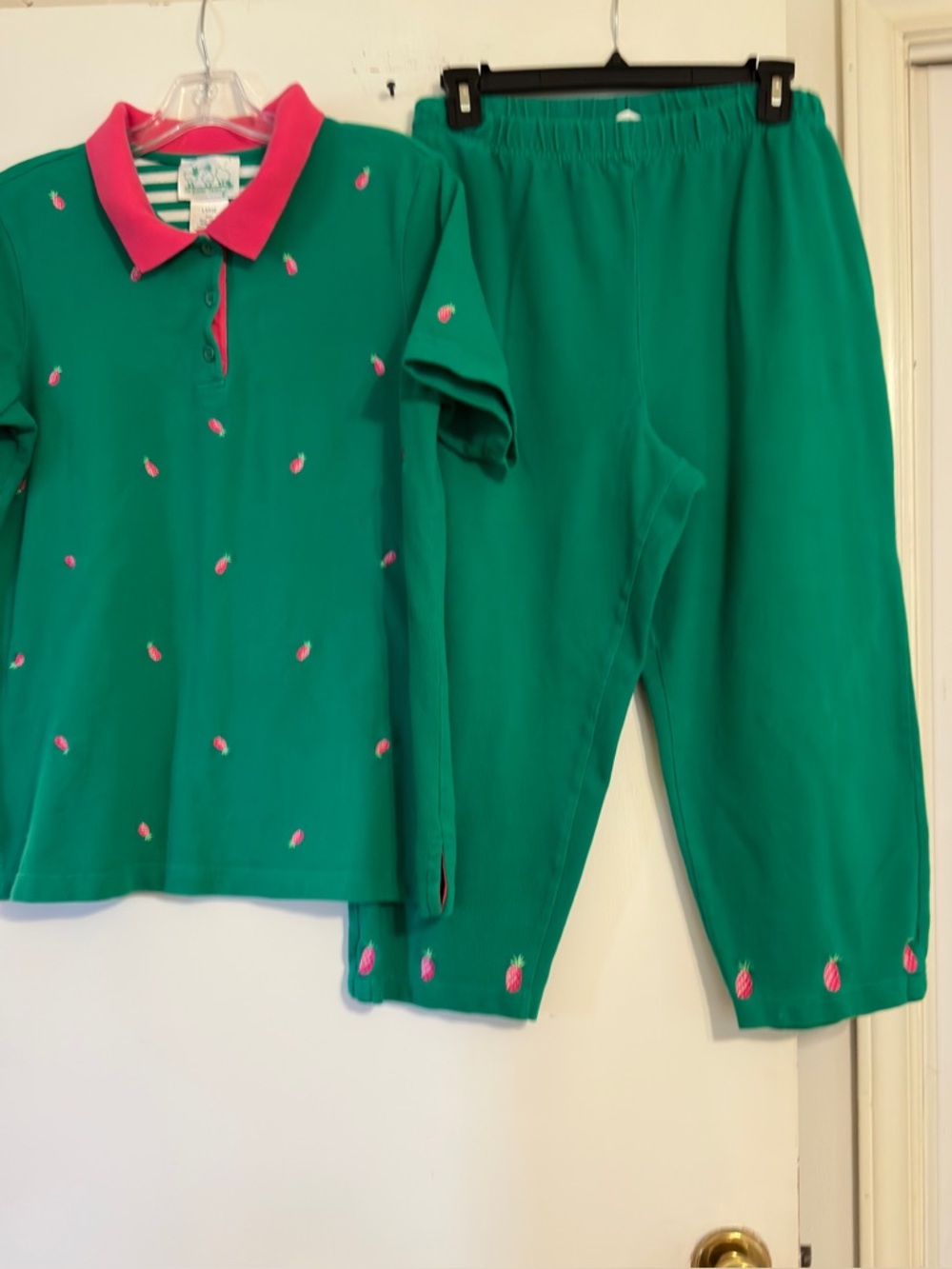 The Quacked Factory capris /shirt  2pc set Green Pink Strawberry’s knit Vtg L